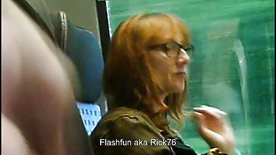 Kuuma kypsä milf masturboi nokan päällä ja saa isän onnelliseksi