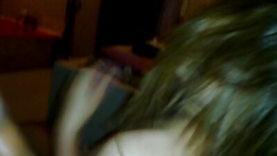 Söpö pullea brunette imee poikaystävänsä mulkku sisään POV ja saada CIM
